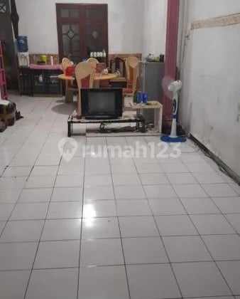 Rumah siap huni lokasi strategis di komplek sekolahan