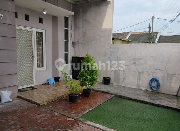 Frida - House for Sale in TAMAN SURYA KENCANA, Tulangan, East Java
Property Description,
Transaction: Sale
Type: House
Address: TAMAN SURYA KENCANA
Location: Tulangan, East Java
Certificate: SHM (Certificate of Freehold Title)
Land Area: 90 m2
Building Area: 60 m2
Bedrooms