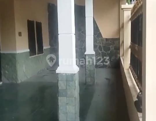Frida - For Sale: House in SIDOKARE, Sidoarjo, East Java
Property Description,
Transaction: Sale
Type: House
Address: SIDOKARE
Location: Sidoarjo, East Java
Certificate: SHM (Freehold Title)
Land Area: 180 m2
Building Area: 180 m2
Bedrooms: 4
Bathrooms: 2