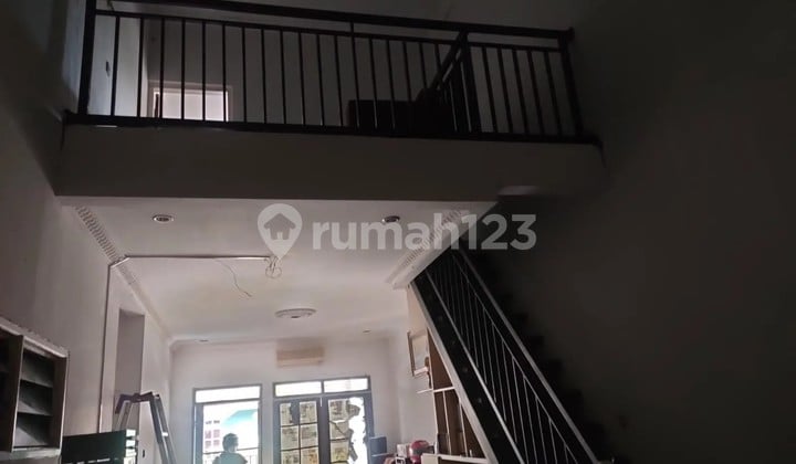 Ready-to-occupy Gading Fajar Buduran house near school complex, very strategic location.