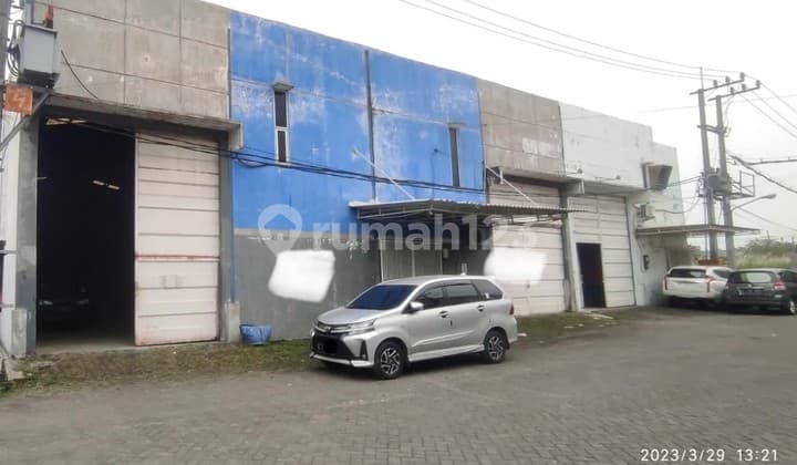 Gudang siap pakai 2 jejer sudah terhubung jebol tembok , ada kantor