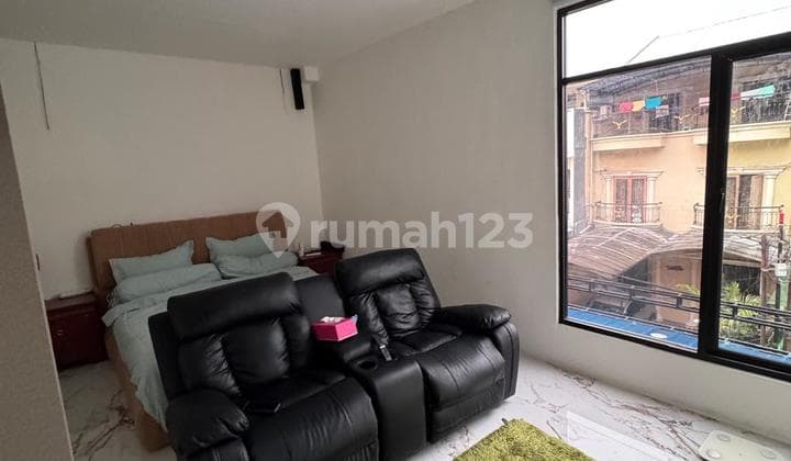 Rumah Bagus di Komplek Duta Mas Jelambar Baru Jakarta Barat