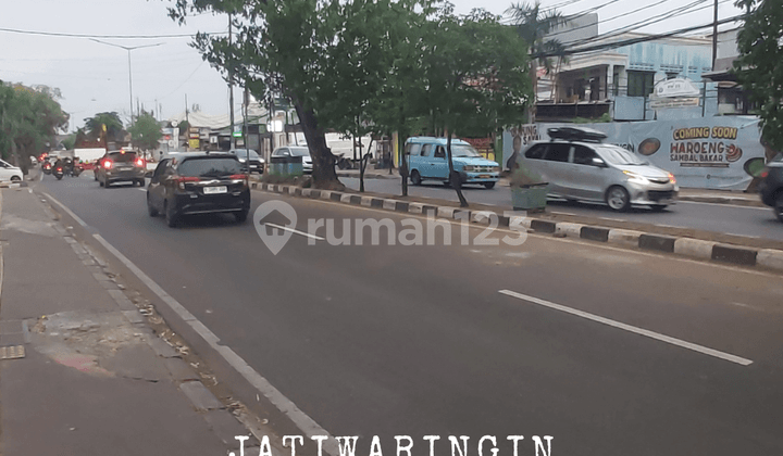 Di Jual Rumah Tua Hitung Tanah Area Komersial