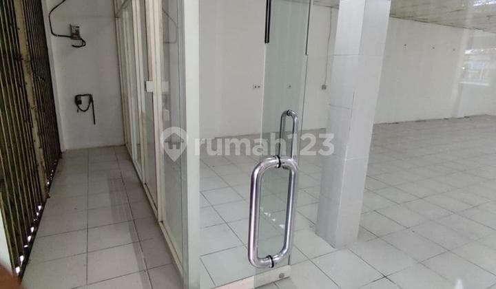 Ruko Di Sewa Bekas Supermarket Di Kampung Melayu