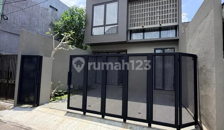 Two-Story Luxury House Fully Furnished on Jl Kaliuranh