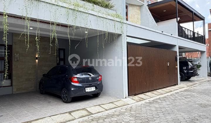 Rumah Mewah 2 Lantai Full Furnished Dekat Gembira Loka Zoo