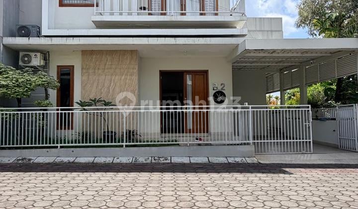 Rumah Mewah dan Strategis 2 Lantai Full Furnished
