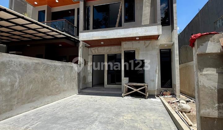 Rumah Mewah 2 Lantai di Jl Kaliurang Km13