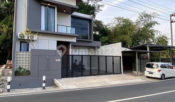 Rumah Mewah 2 Lantai Full Furnished di Ngaglik