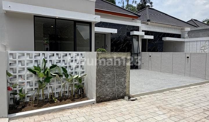 Rumah Mewah Modern dengan Tanah Luas di Jl Kaliurang KM 13