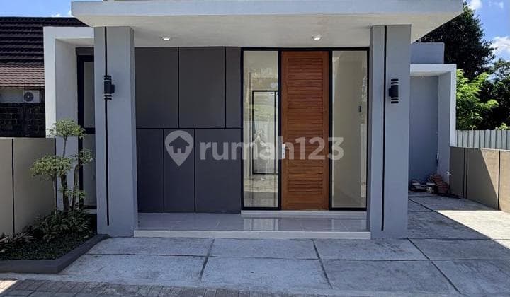 Rumah Baru Limasan Modern di Jalan Tajem Dekat Unriyo