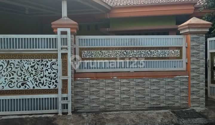 Rumah Besar Siap Huni di Mustikajaya Kota Bekasi - Akses Mudah ke Berbagai Fasilitas