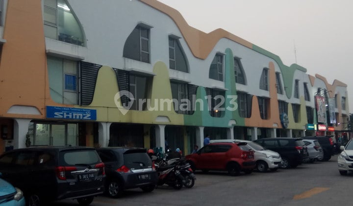 Disewakan Ruko Trivium Square 3 Lantai di Lokasi Paling Premium dan Paling Hidup di Lippo Cikarang