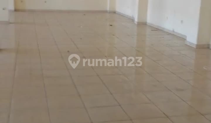 Warehouse Rental with AC and Goods Lift in Cakung