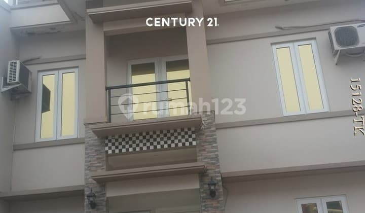 Dijual Rumah 3 Lantai Full Furnished Di Bintaro