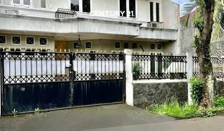 Dijual Rumah Luas dengan Harga Murah Masih Ada Taman Dibelakang