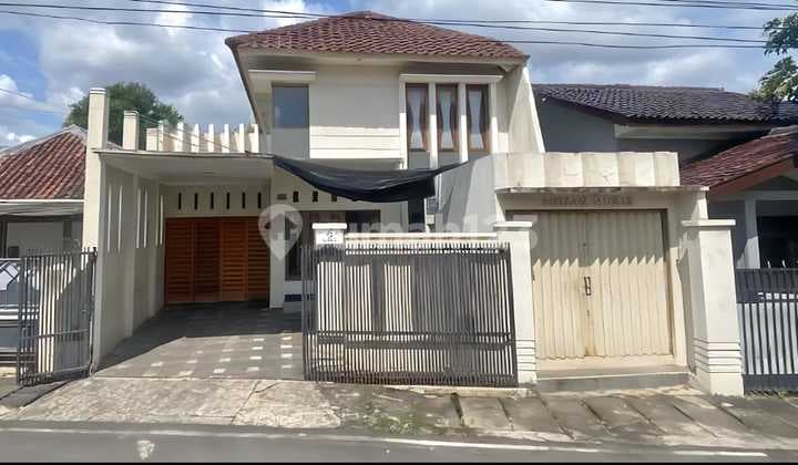 Rumah Luas Lamper Dekat Java Mall Semarang Selatan