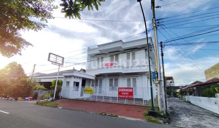 "Disewa Ruang Usaha Strategis di Jalan Kapten Samadikun Yogyakarta - Luas 638 m², Cocok untuk Bisnis Besar!"