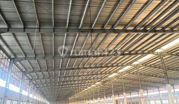 Pabrik Dalam Kawasan Industri Di Karawang Timur