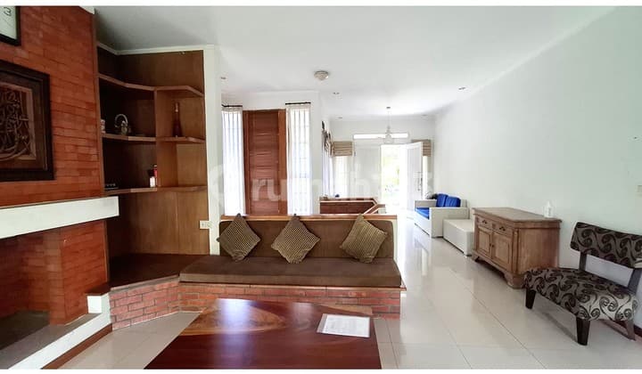 Dijual Rumah Asri Nyaman di Resort Dago Pakar Lokasi Strategis Dekat ke Jalan Utama Sangat Terpelihara Siap Huni