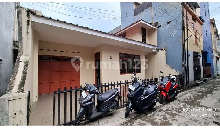 dijual rumah lama terpelihara ancol tengah cocok utk rumah kost, kantor, rumah tinggal tengah kota dekat ke pasar ancol