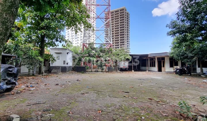 Dijual Tanah Bonus Bangunan Ex Percetakan Sekelimus Barat Tanah Kotak Datar Lebar 50 Meter Lokasi Strategis Tengah Kota Cocok Utk Workshop, Gudang, Sekolah, Pesantren