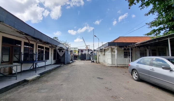 Dijual Tanah Bonus Bangunan Ex Percetakan Sekelimus Barat Tanah Kotak Datar Lebar 50 Meter Lokasi Strategis Tengah Kota Cocok Utk Workshop, Gudang, Sekolah, Pesantren