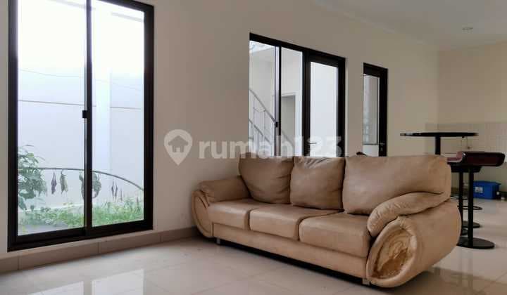 Jual Rumah siap huni di Summarecon