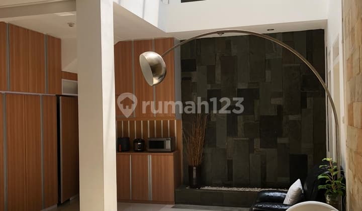 Jual Rumah 2 Lantai Full Furnished Terawat, Sayap Gunung Batu