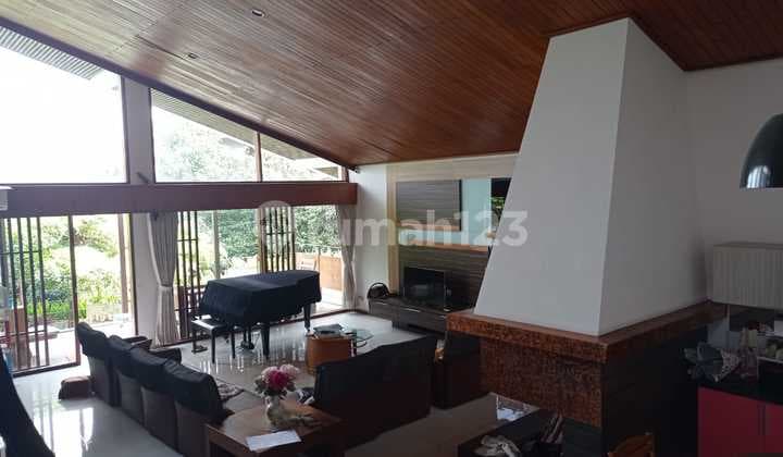 Jual cepat rumah 2 lantai di Budisari