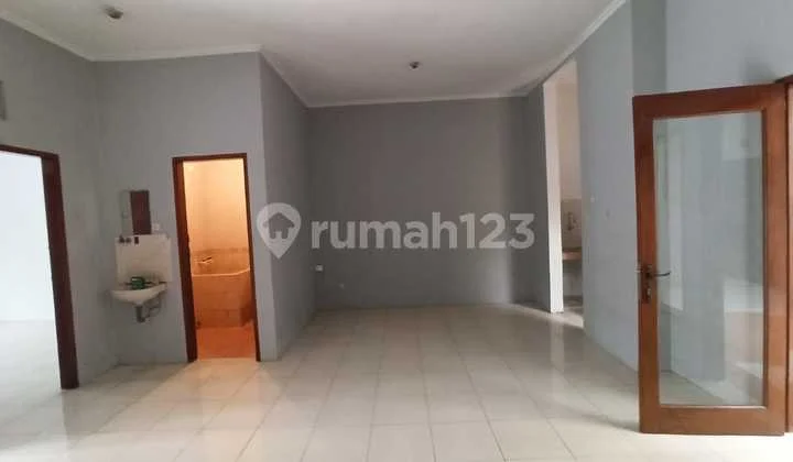 Rumah Bagus di Taman Kopo Indah 3