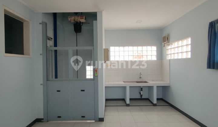 Ruko 2 Lantai di Tki 3, Inc.lift Barang, Dekat Tol