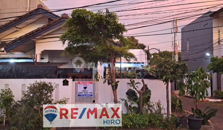 Dijual rumah asri hook di jalan utama komp Pemda Jati Asih Bekasi