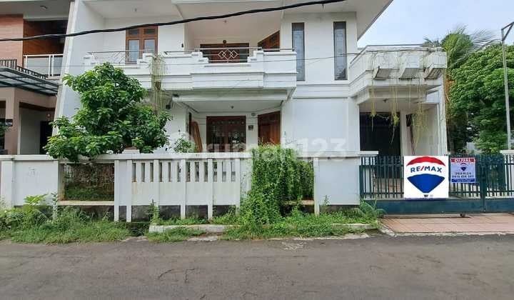 For sale: 2-story hook house in Jaka Mulya, South Bekasi area.