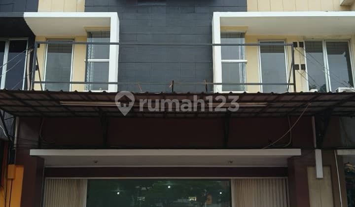 Disewakan Ruko 2,5 Lantai Lebar 7,5 dan Siap Pakai di Harapan Indah 2