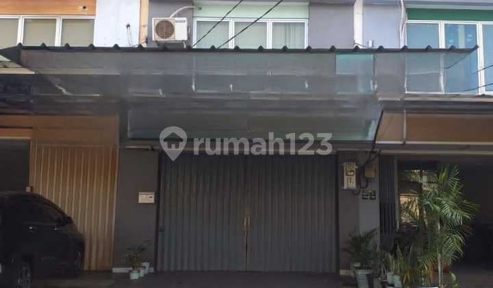 Jual Ruko Bagus dan Siap Huni 3 Lantai di Aralia, Harapan Indahjual Ruko Bagus dan Siap Huni 3 Lantai di Aralia, Harapan Indah