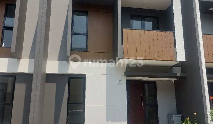 Disewakan Rumah 2 Lantai di Summarecon Crown Gading Cluster Regia