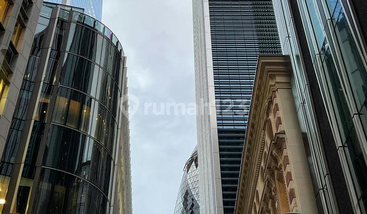 Gedung Strategis di S Parman Tomang, Bebas Ganjil Genap, Siap Pakai,Termurah