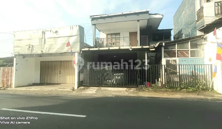 Strategic Roadside Kiosk House Near Campus Area on Jalan Sumampir