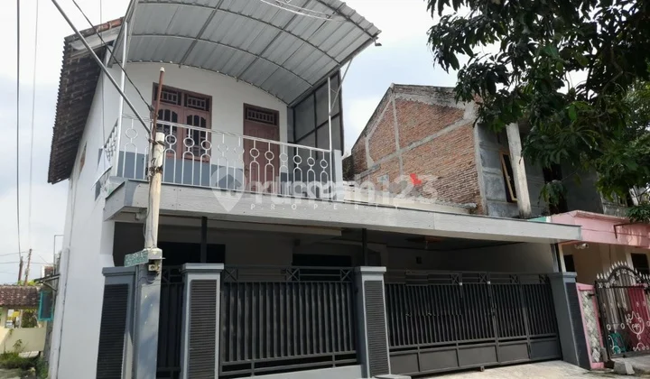 Rumah 2 Lantai Hook Klodran Dekat Tol Solo