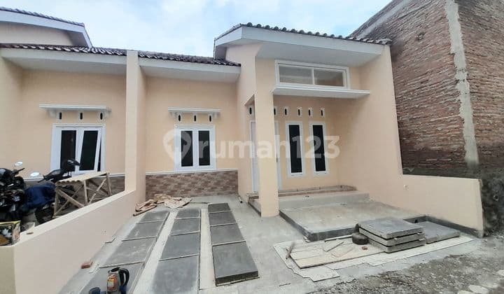 Rumah Bagus Siap Huni Strategis Dekat Underpass Stasiun