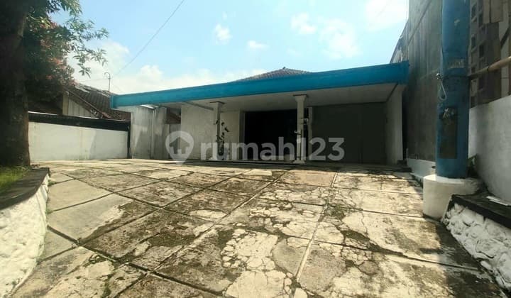 Rumah Klasik Kober Strategis Dekat Stasiun