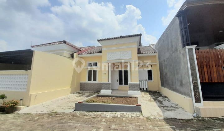 Ready-to-Occupy House in Beji, Strategic Location Near the Station.