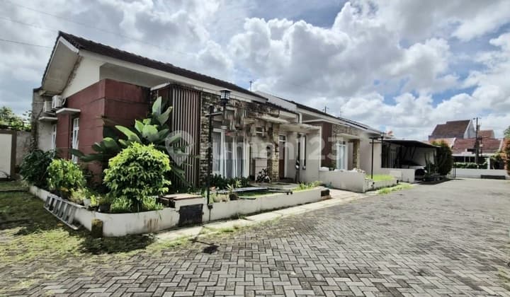 Hook House Prompong Baturaden Near the Main Road