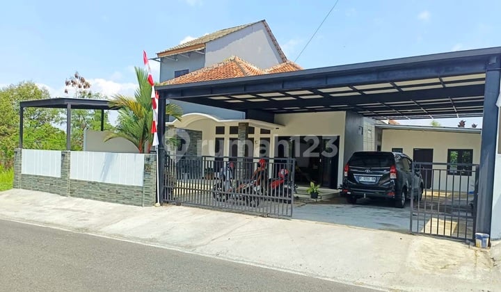 Rumah 2 Lantai Sumbang Strategis Pinggir Jalan Raya