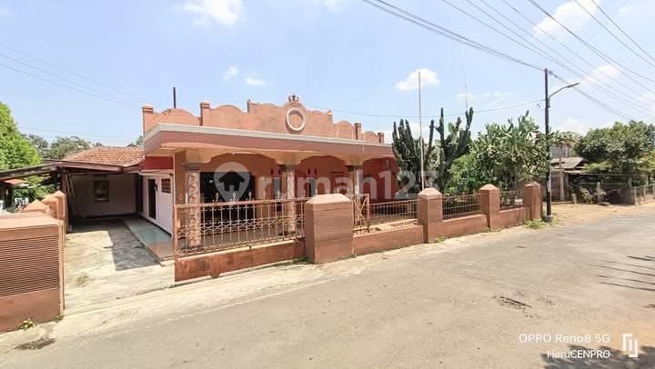 Rumah Tanjung Halaman Luas Strategis Dekat Pusat Kota