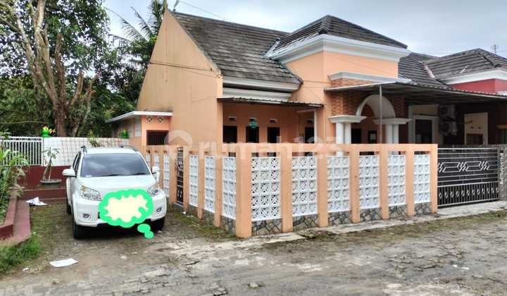 Ready-to-Occupy Hook House in Pabuaran Near Unsoed