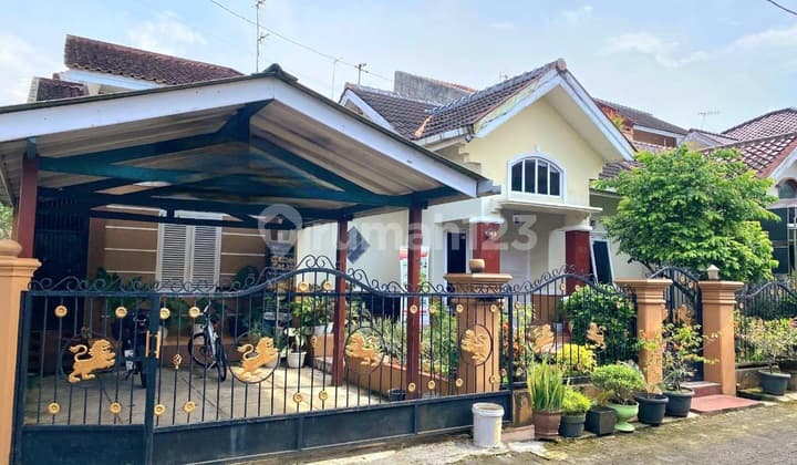 Rumah Hook Tengah Kota Perum Purwokencana
