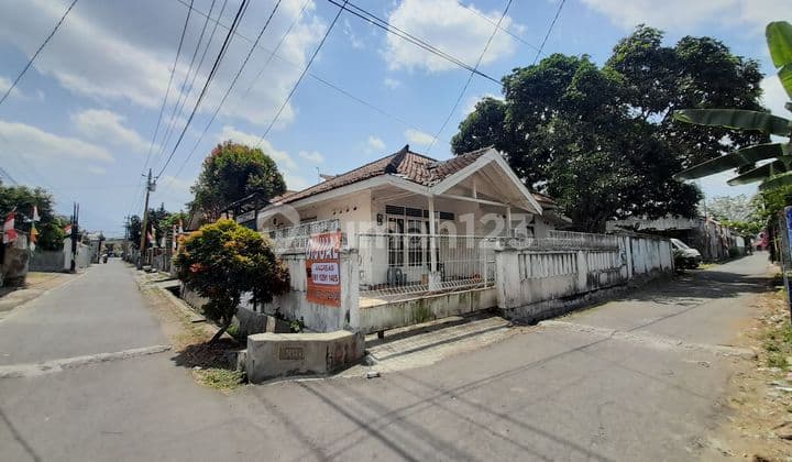 Rumah Hook Strategis Dekat Jalan Sudirman Purwokerto