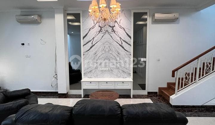 Rumah 2 Lantai Sudah Renovasi Furnished di The Springs Gading Serpong, Tangerang